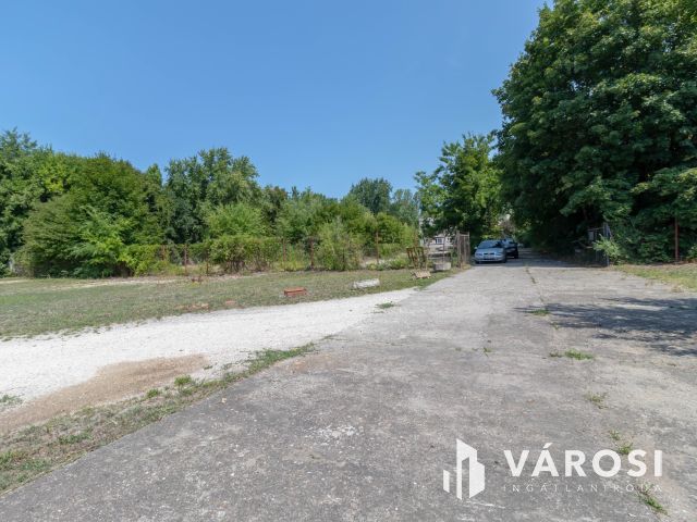 Ipari-logisztikai célokra alkalmas telek, 15.ker., 3498 m2