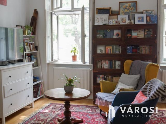 Háromszobás otthon eladó a Belvárosban