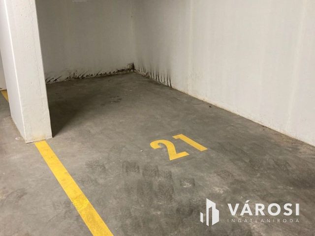 Győr Gyárvárosban teremgarázs eladó!