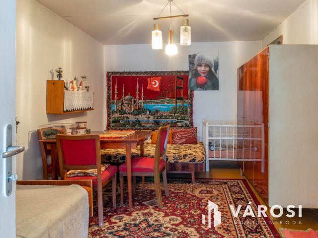 Kis családi ház Újváriban