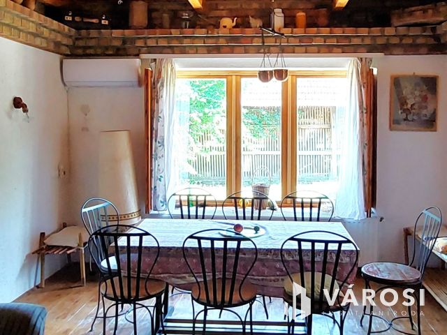 Toszkán hangulatú VíZPARTI HÁZ fürdőövezetben, napelemekkel