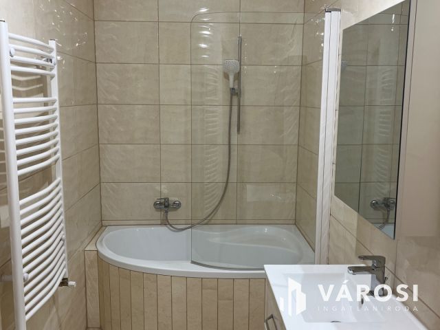 Debrecen mellett, 3 szoba nappalis kulcsrakész ház!