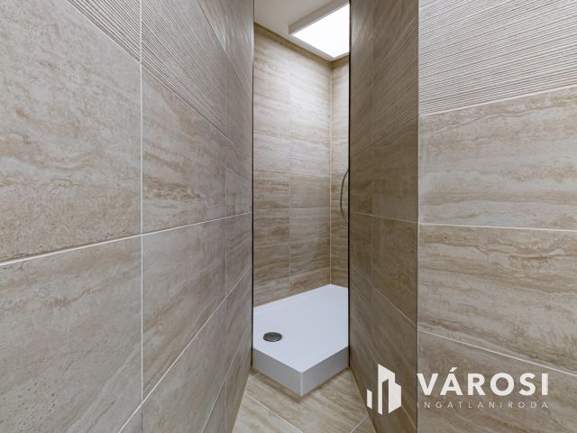 Mammut bevásárló központra panorámás lakás  a Széna téren