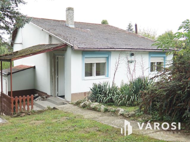 Lakható zárt kert, Látóhegyen