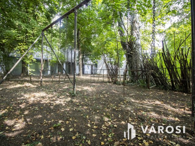 Turisztikai, közösségi célra is alkalmas üdülő Szanazugban