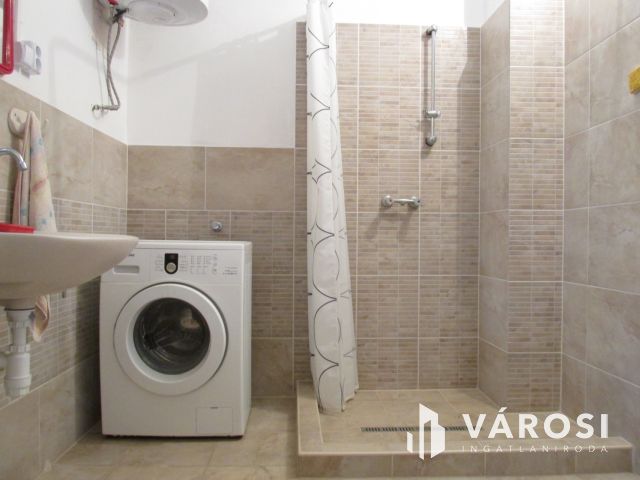 Kétgenerációs családi ház a faluközpont közelében