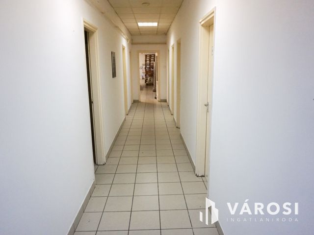 Élelmiszer feldolgozó ár alatt eladó!