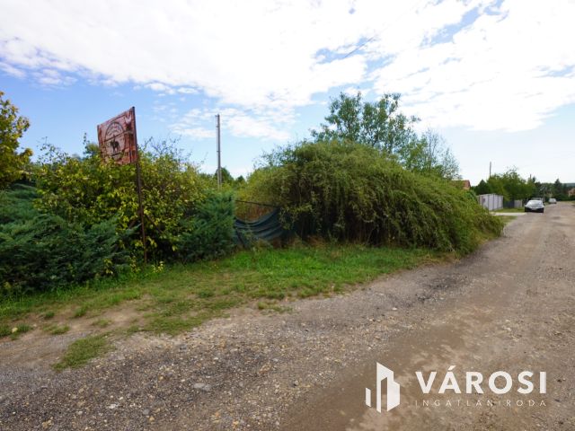 Hatalmas telek eladó Ecseren!