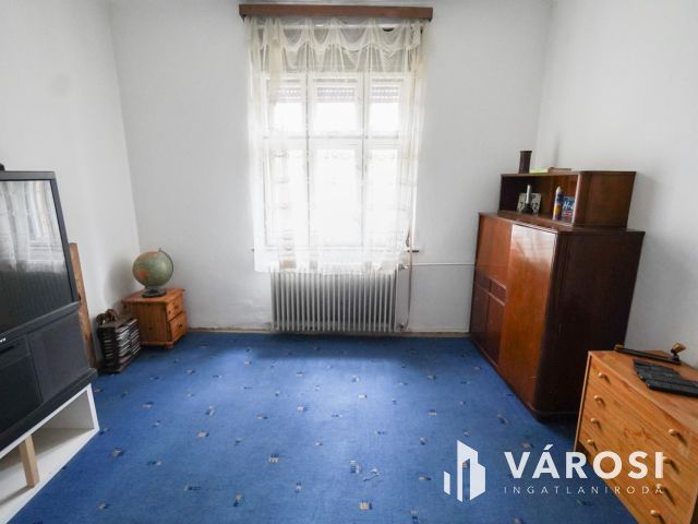 Vecsés központi részén 2 lakásos családi ház!