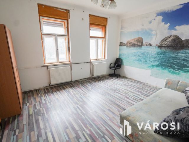 Vecsés központi részén 2 lakásos családi ház!