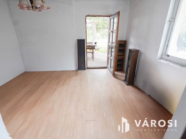 Vecsés központi részén 2 lakásos családi ház!