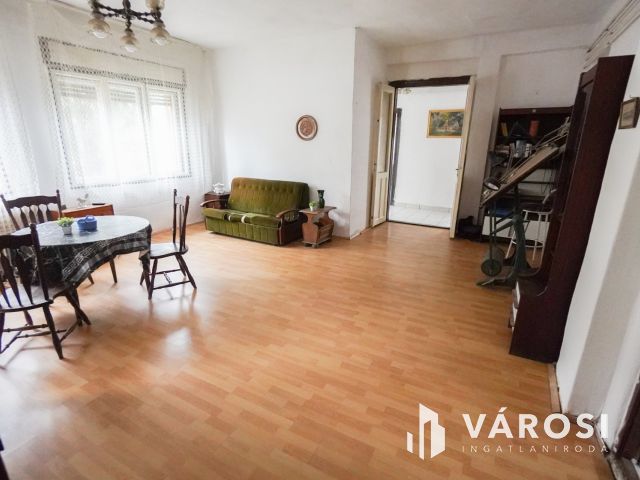 Vecsés központi részén 2 lakásos családi ház!