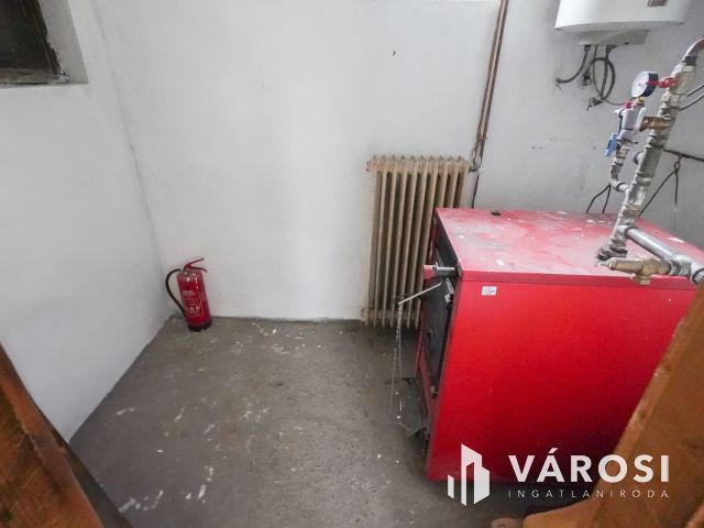 Vecsés központi részén 2 lakásos családi ház!