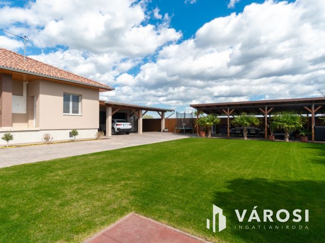 Exkluzív családi ház Tiszaföldvár szívében