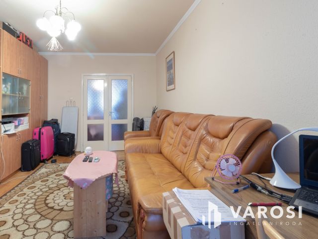 67 m2-es, 3 szobás, étkezős, erkélyes, jó állapotú lakás