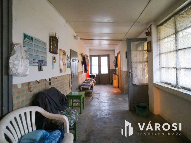 Vésztőn családi ház eladó a horgásztó közelében