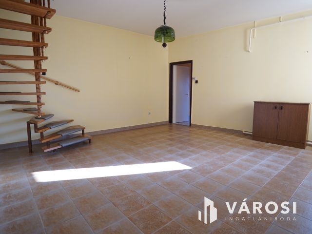 Kétgenerációs, folyamatosan karbantartott családi ház!