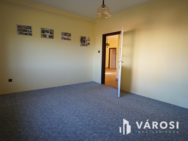 Kétgenerációs, folyamatosan karbantartott családi ház!