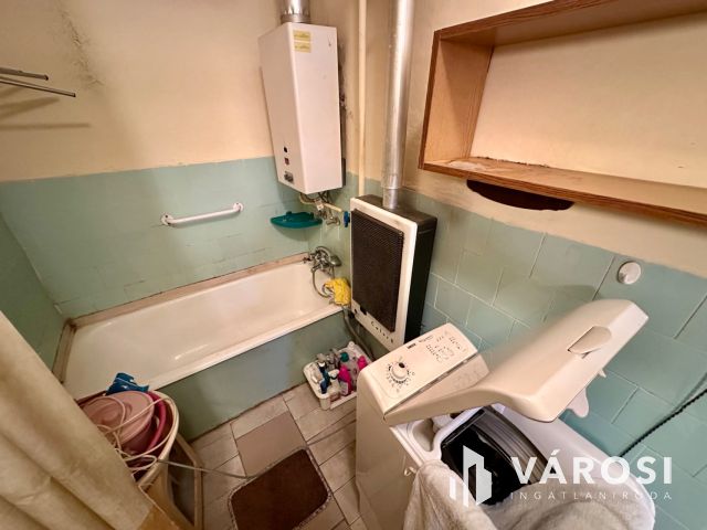 Felújítandó ikerház reális áron eladó!