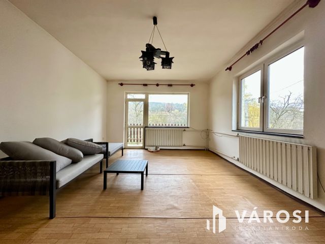 Rózsafa úton felújítandó családi ház eladó!