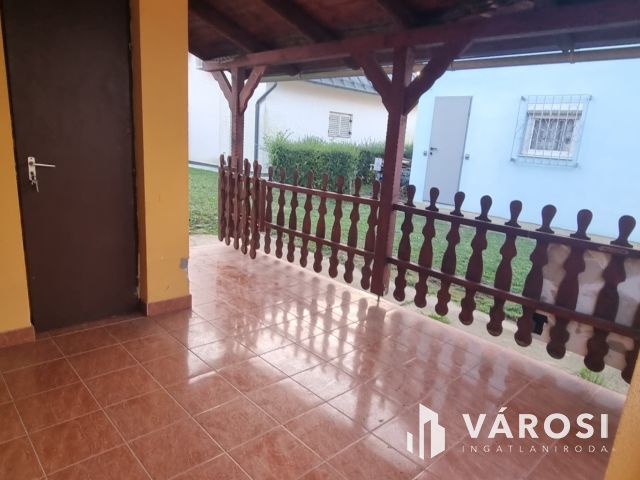 Gyékényesen közel a vízhez kis Házikó