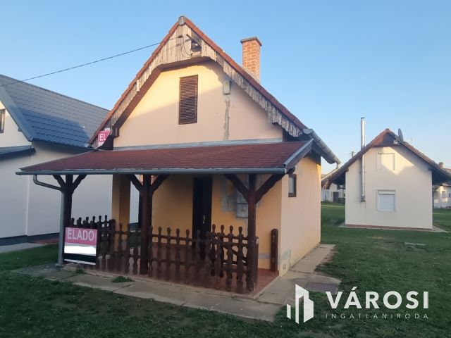 Gyékényesen közel a vízhez kis Házikó