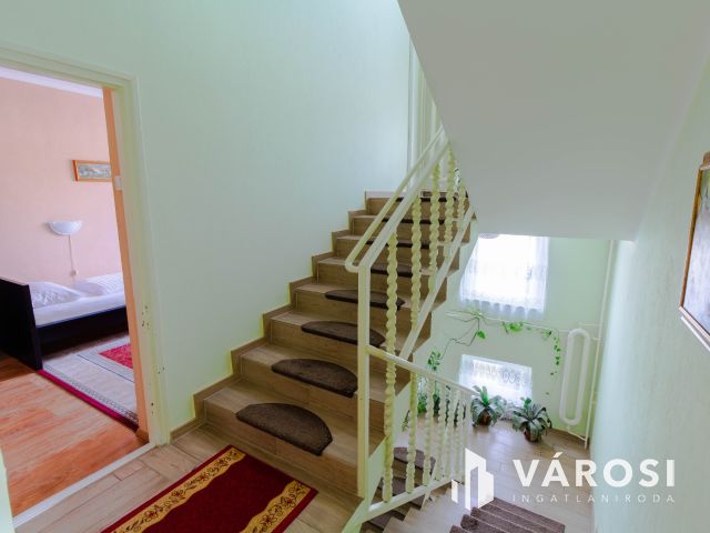 Panzió vagy akár társasház + egy 100 m2-es ház