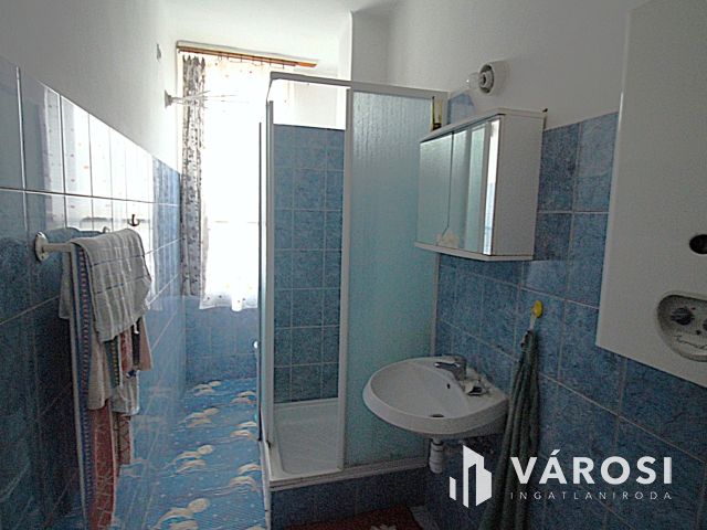 Otthonos, kétszobás lakás eladó!