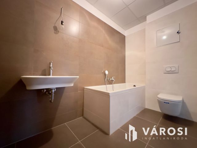 Balatonföldváron 1. emeleti luxuslakás eladó!