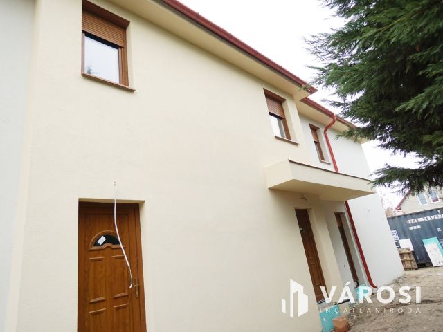 Gyálon eladó új építésű 4 hálós ikerfél csendes utcában