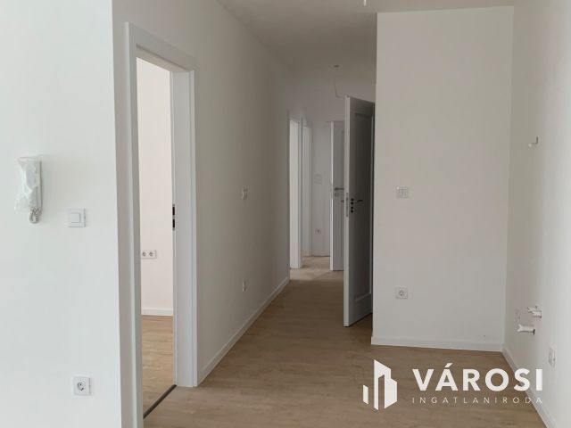 Csodálatos, világos  lakás eladó Debrecen belvárosában