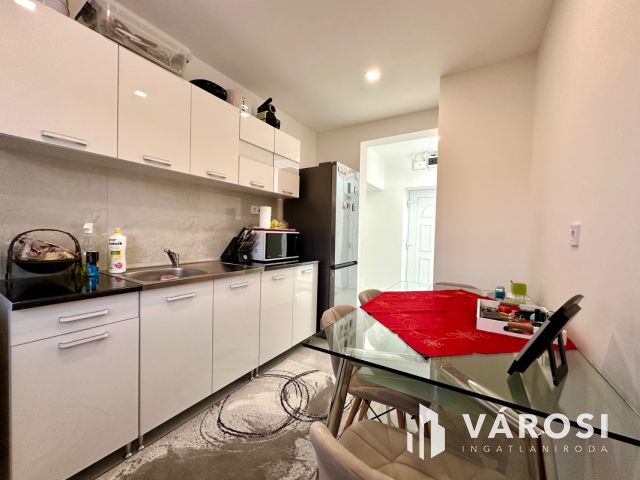 Szerpentin út felső részén felújított lakás eladó!