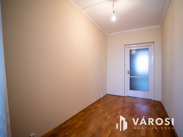 Belvárosi, jó helyen levő nagy lakás