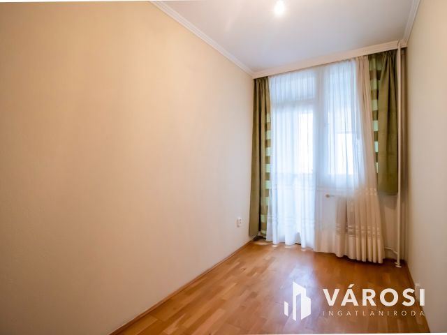 Belvárosi, jó helyen levő nagy lakás