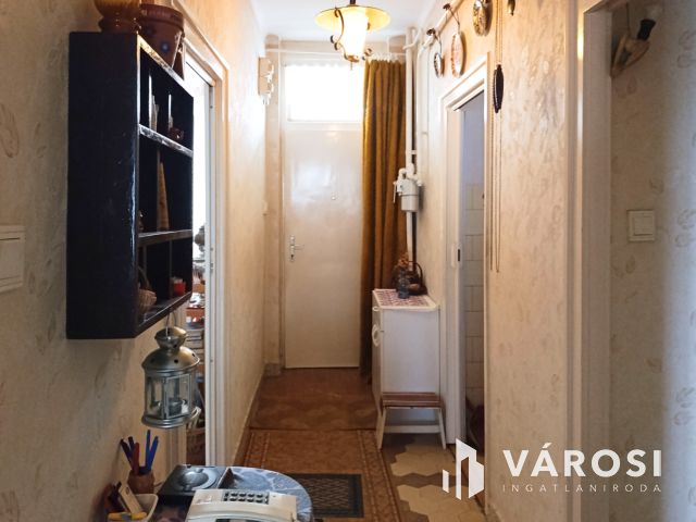 Körös-parton első emeleti, 2,5 szobás téglalakás eladó!