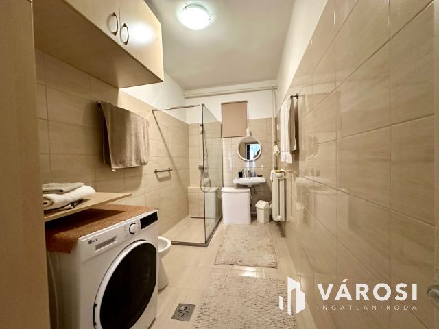 Sokoldalú lehetőségeket kínáló családi ház ELADÓ!