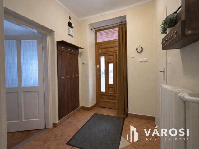 Sokoldalú lehetőségeket kínáló családi ház ELADÓ!