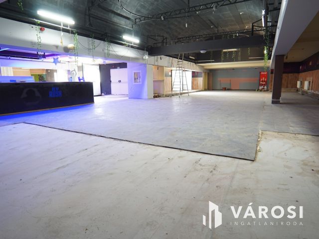 Belvárosi egyedi üzlethelység eladó