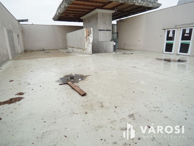 Belvárosi egyedi üzlethelység eladó