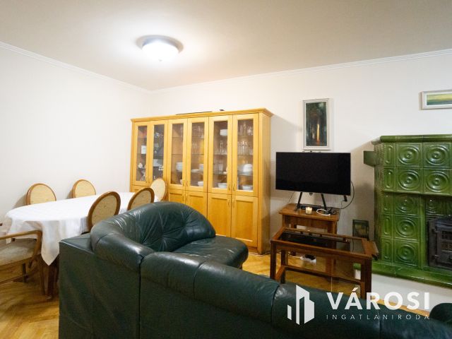 Erkélyes nagy lakás, garázs lehetőséggel a Győr belvárosában