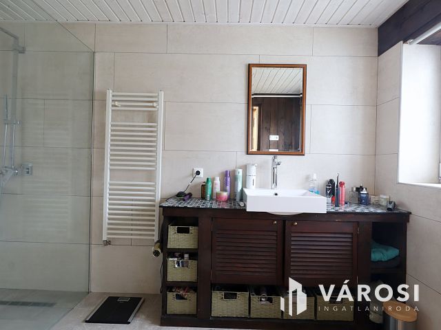 Teljes körűen felújított parasztház eladó Bodonyban