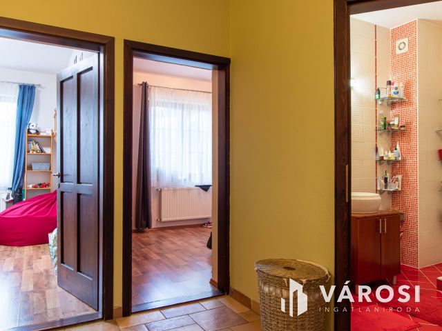 Egyszintes kényelem, exkluzív kert, időtálló minőség