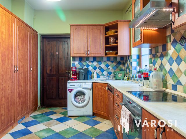 Egyszintes kényelem, exkluzív kert, időtálló minőség