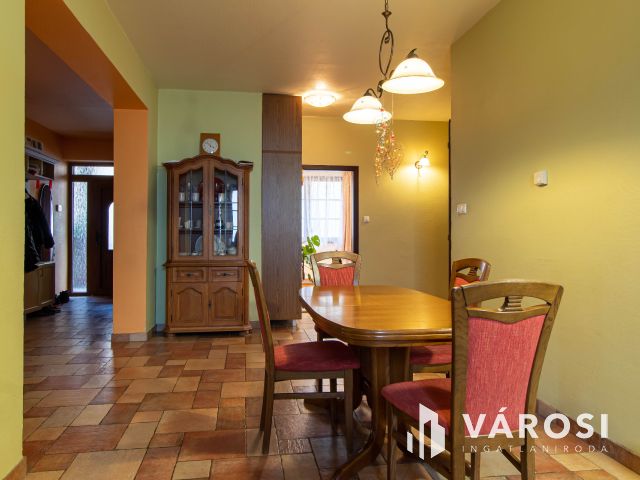 Egyszintes kényelem, exkluzív kert, időtálló minőség