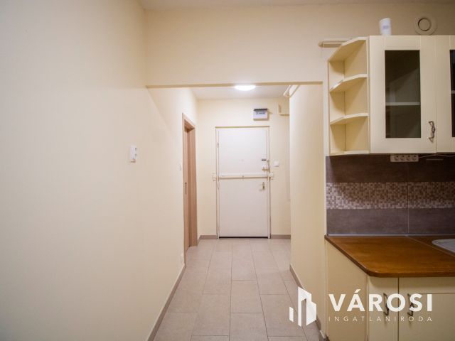 Azonnal költözhető, felújított, belvárosi lakás