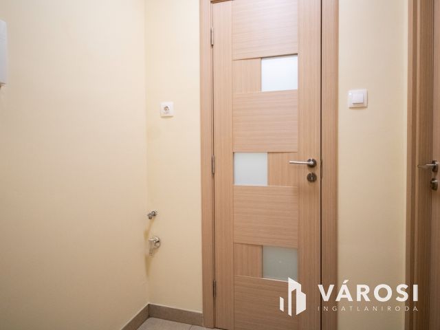 Azonnal költözhető, felújított, belvárosi lakás