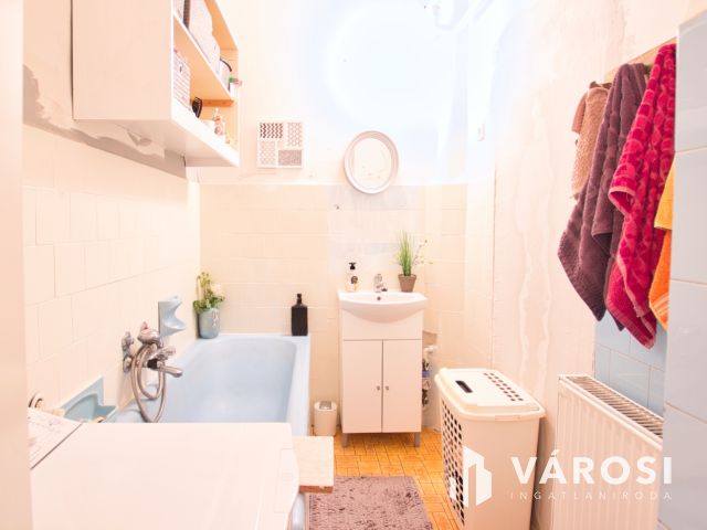 Meglátni és megszeretni: extra, 3. emeleti, erkélyes lakás