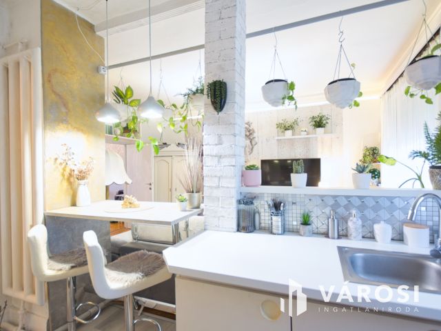 Meglátni és megszeretni: extra, 3. emeleti, erkélyes lakás