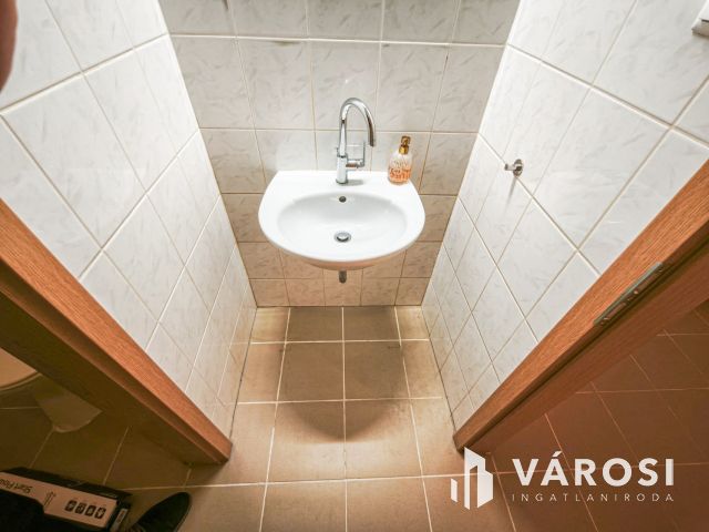 Utcafrontos üzlethelyiség Terézvárosban!