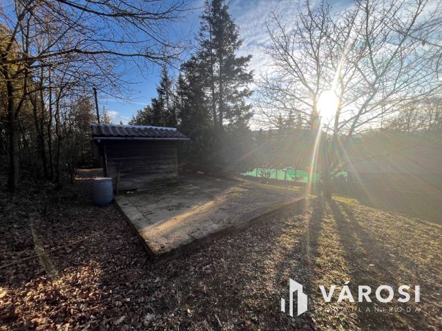 Remek elhelyezkedésű telek Pomázon!